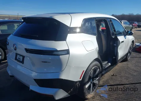 2024 BMW Ix xDrive50 из США, поврежденный, VIN WB523CF09RCR60501